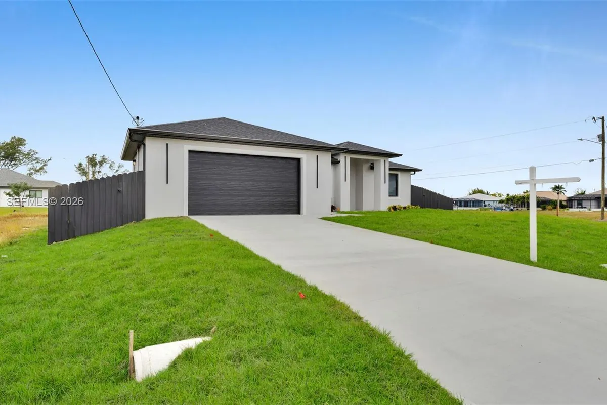 910 NW 36, Cape Coral FL 33993