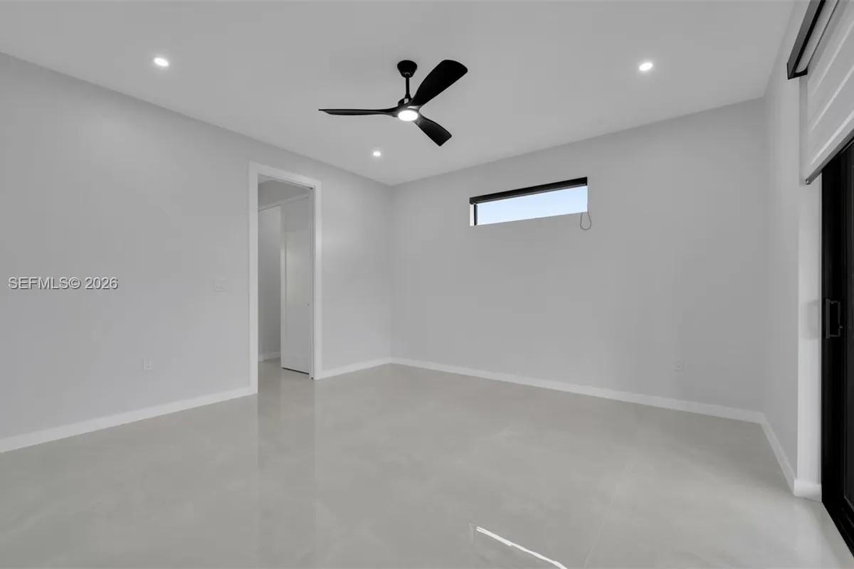 910 NW 36, Cape Coral FL 33993