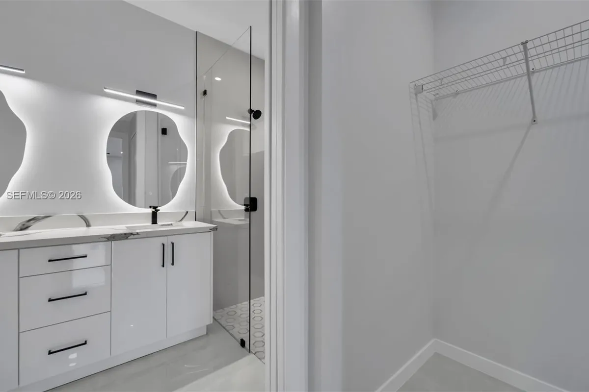 910 NW 36, Cape Coral FL 33993