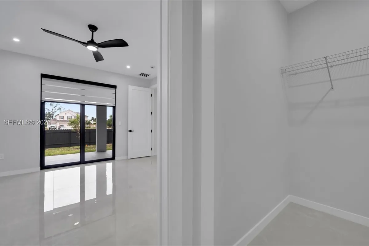 910 NW 36, Cape Coral FL 33993