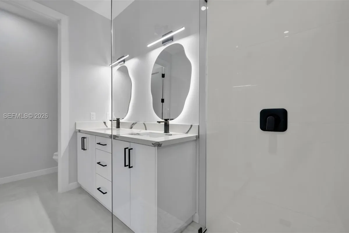 910 NW 36, Cape Coral FL 33993