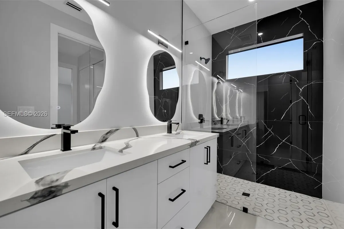 910 NW 36, Cape Coral FL 33993