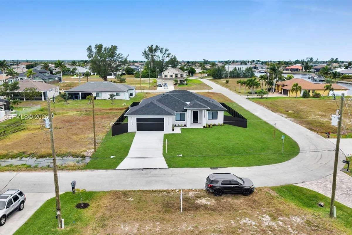 910 NW 36, Cape Coral FL 33993