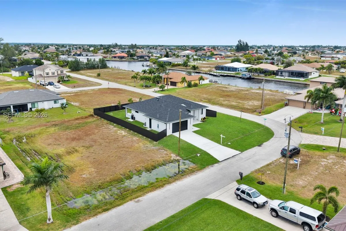 910 NW 36, Cape Coral FL 33993