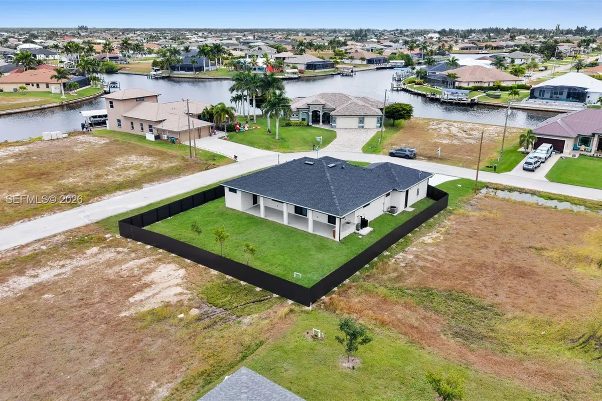 910 NW 36, Cape Coral FL 33993