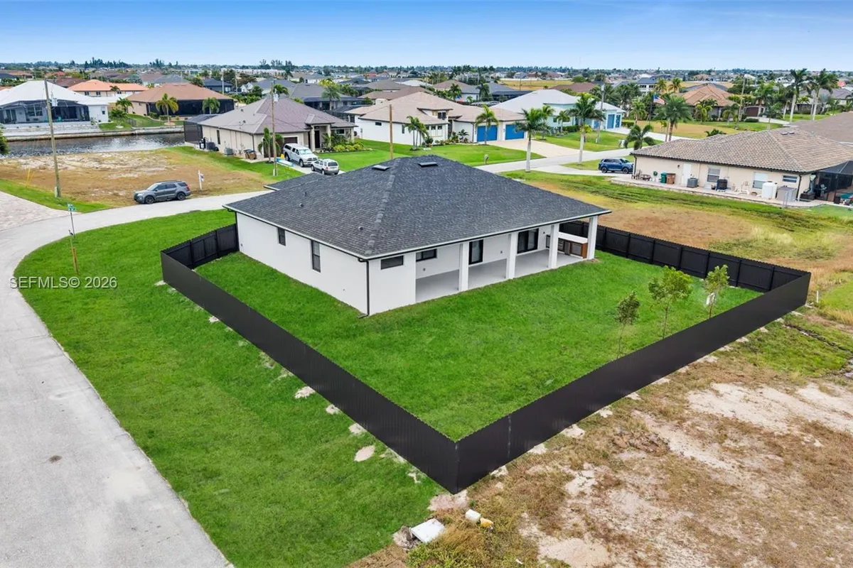 910 NW 36, Cape Coral FL 33993