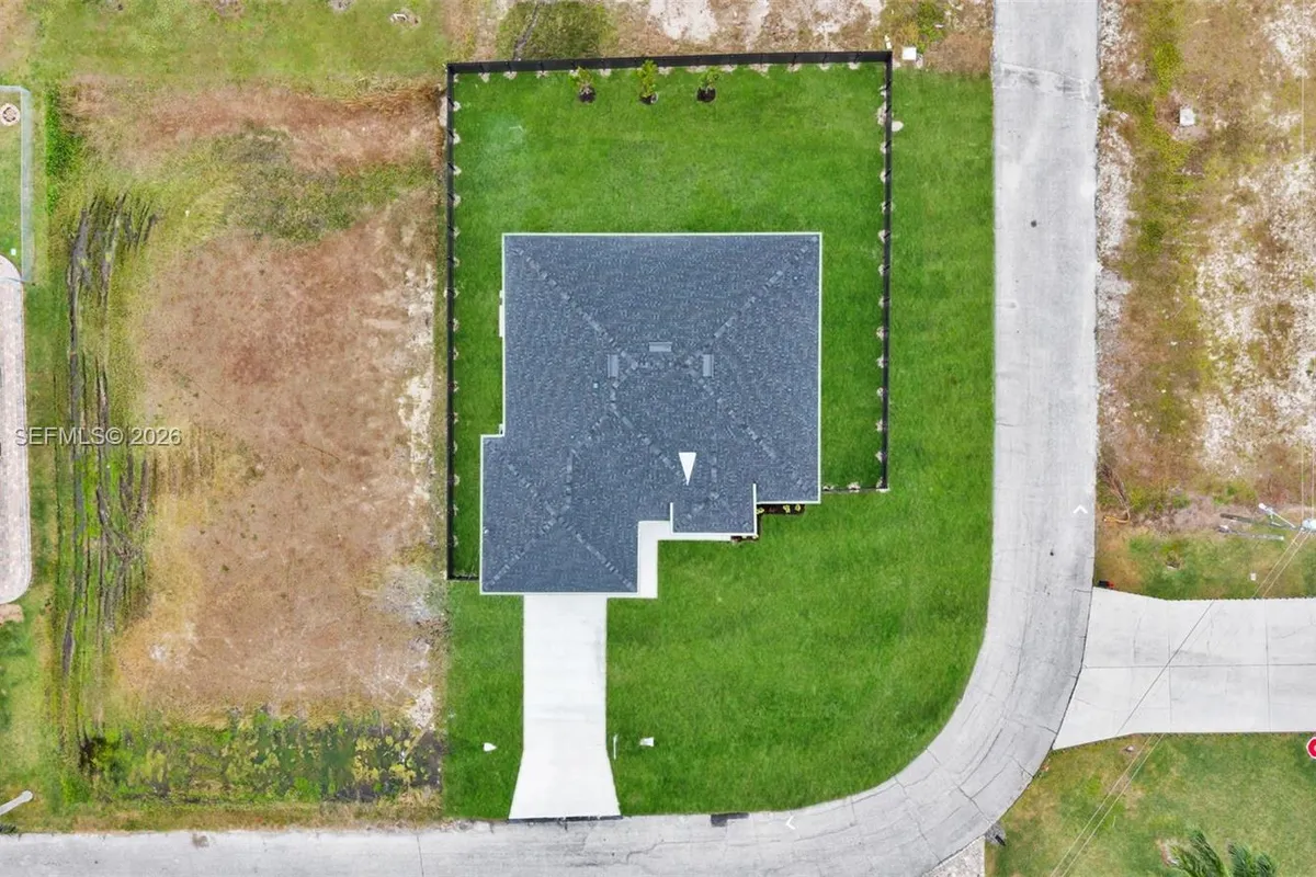 910 NW 36, Cape Coral FL 33993