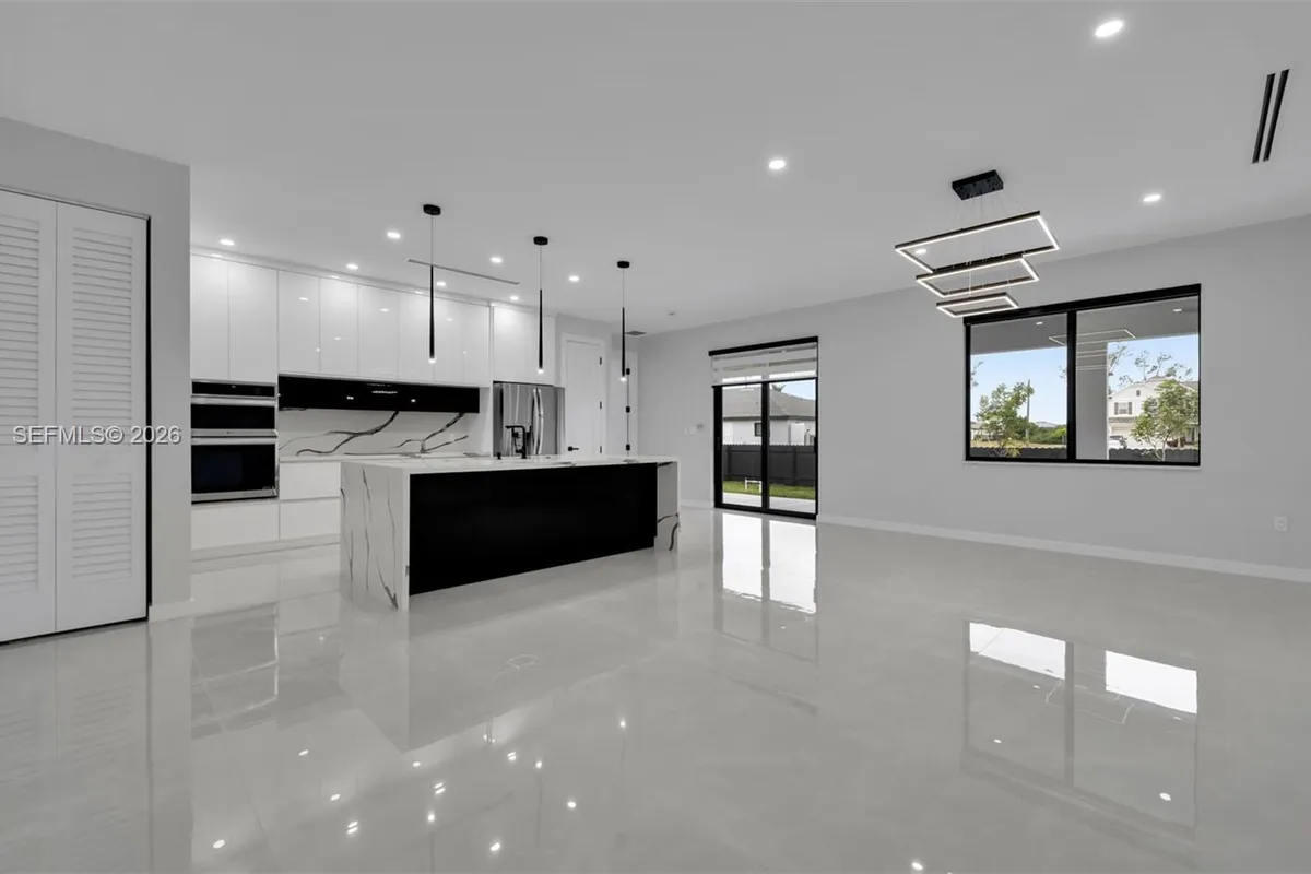 910 NW 36, Cape Coral FL 33993