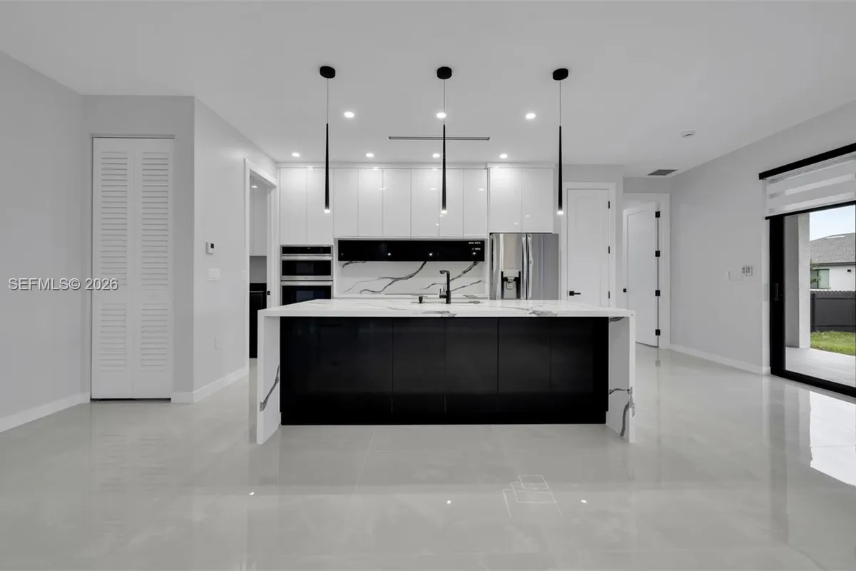 910 NW 36, Cape Coral FL 33993