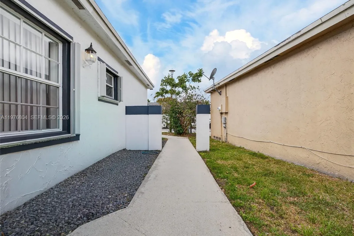 336 S Ketch Dr, Sunrise FL 33326