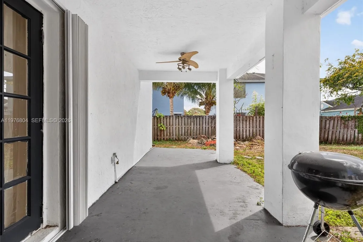 336 S Ketch Dr, Sunrise FL 33326