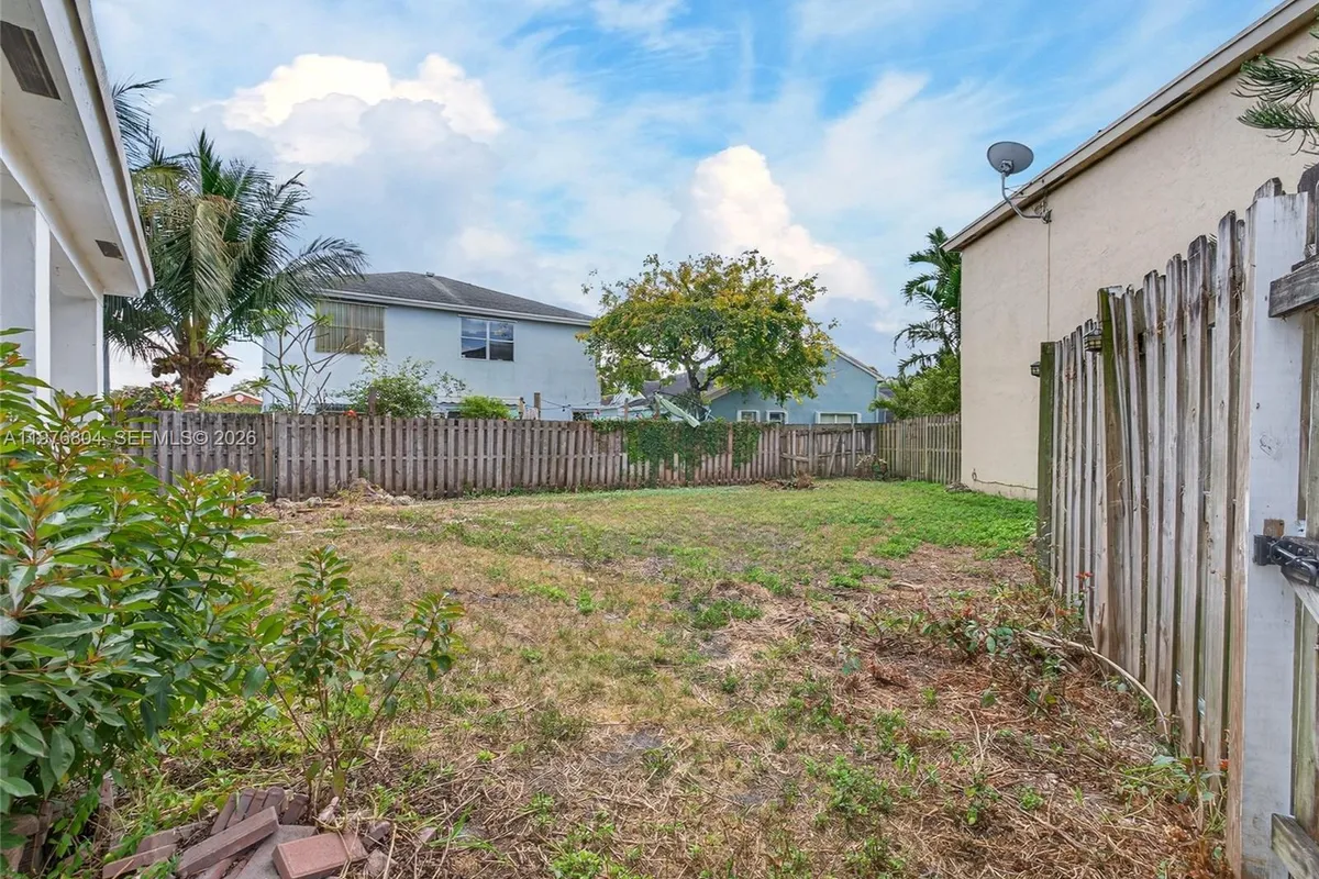 336 S Ketch Dr, Sunrise FL 33326