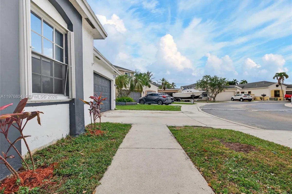 336 S Ketch Dr, Sunrise FL 33326
