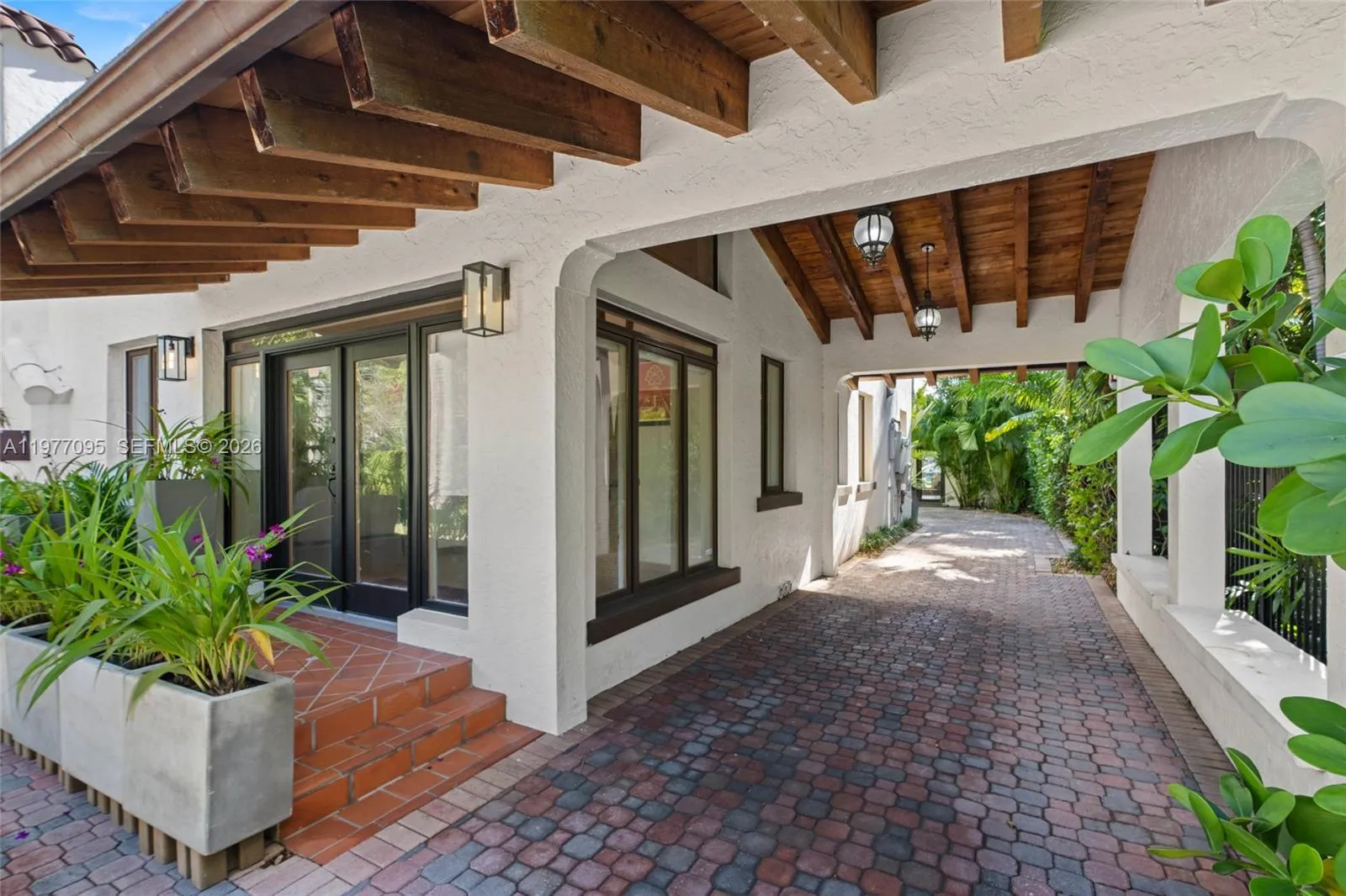 1028 NE 84th St, Miami FL 33138