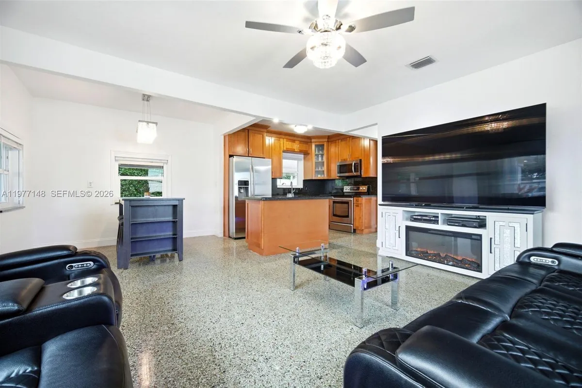 1455 NE 180th St, North Miami Beach FL 33162