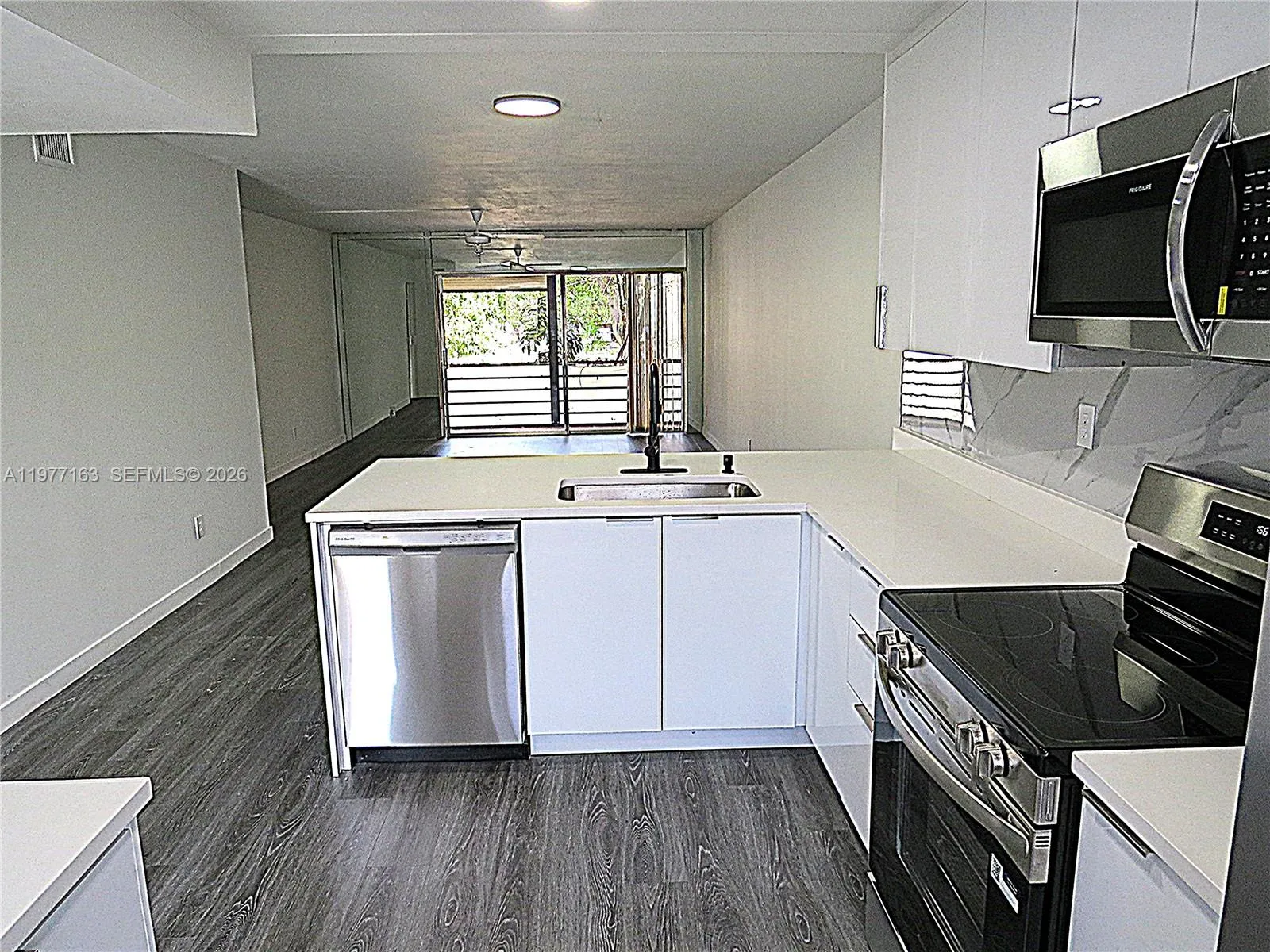 3591 Inverrary Dr # 203, Lauderhill FL 33319