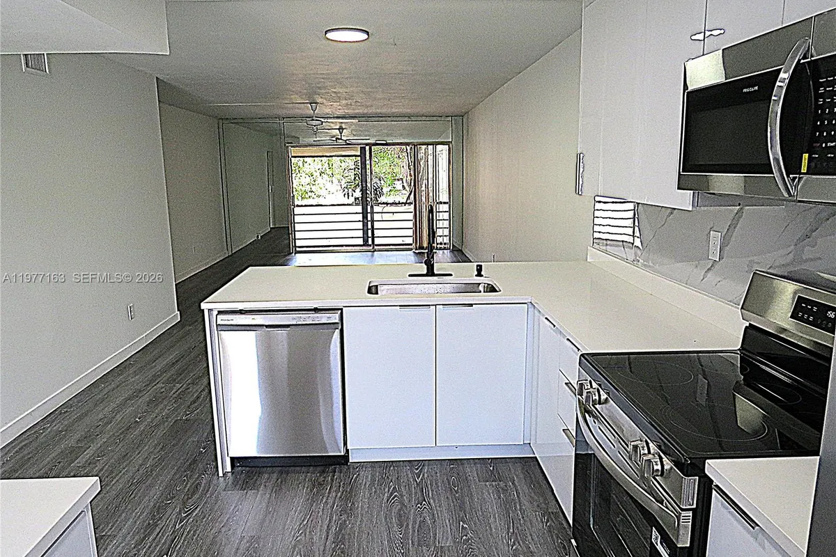 3591 Inverrary Dr # 203, Lauderhill FL 33319