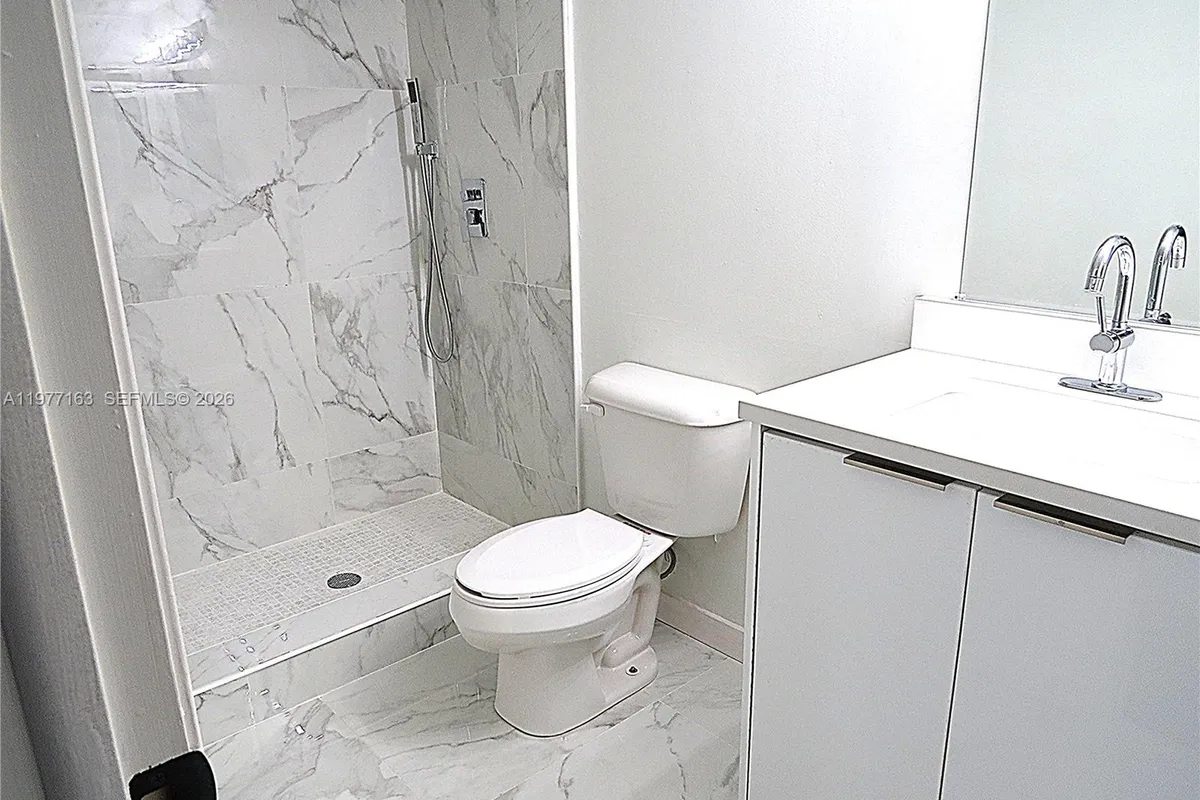 3591 Inverrary Dr # 203, Lauderhill FL 33319