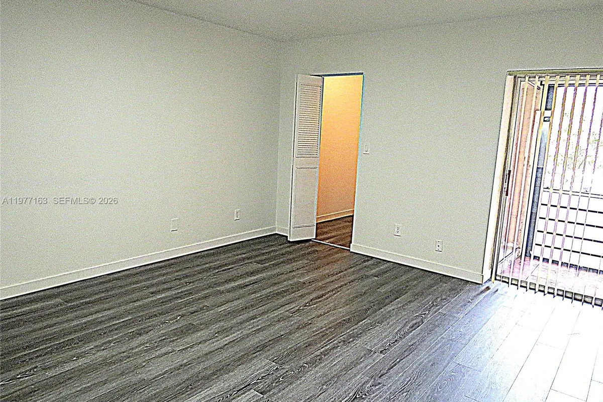 3591 Inverrary Dr # 203, Lauderhill FL 33319