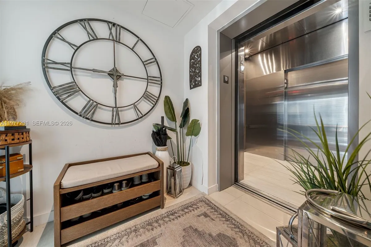 460 NE 28th St # 1901, Miami FL 33137