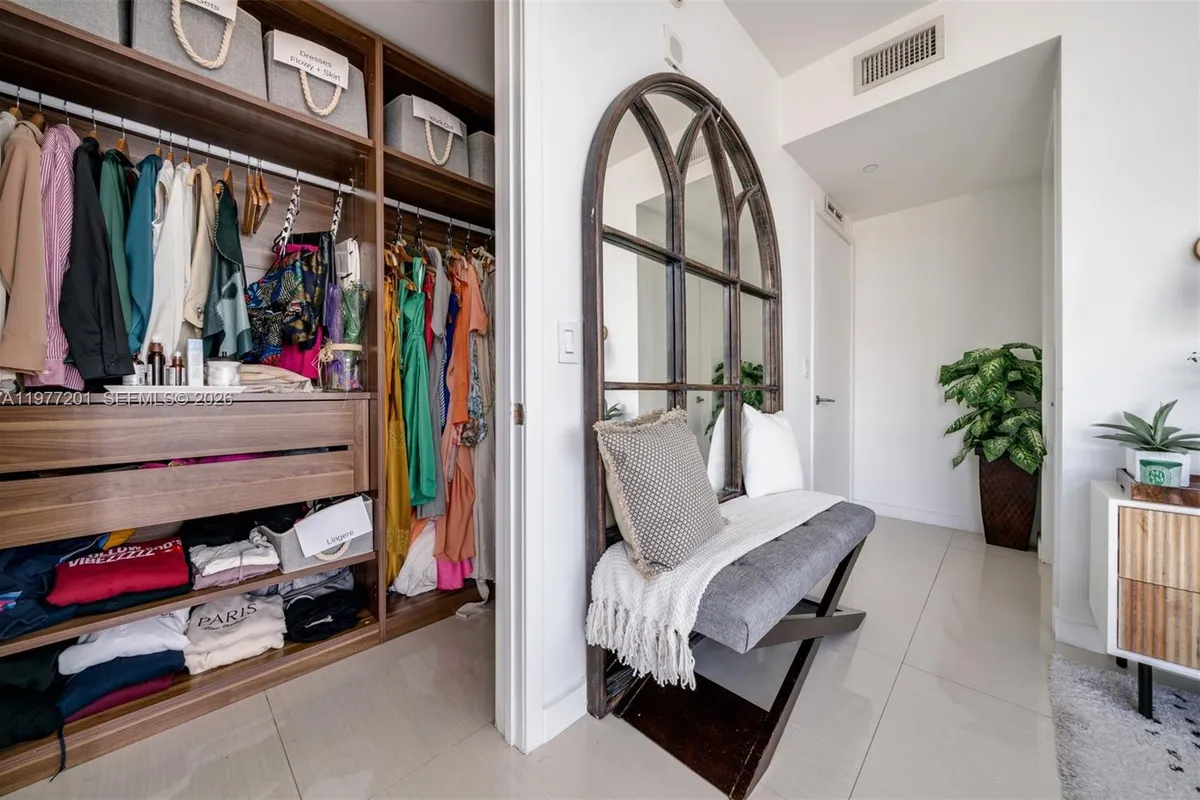 460 NE 28th St # 1901, Miami FL 33137