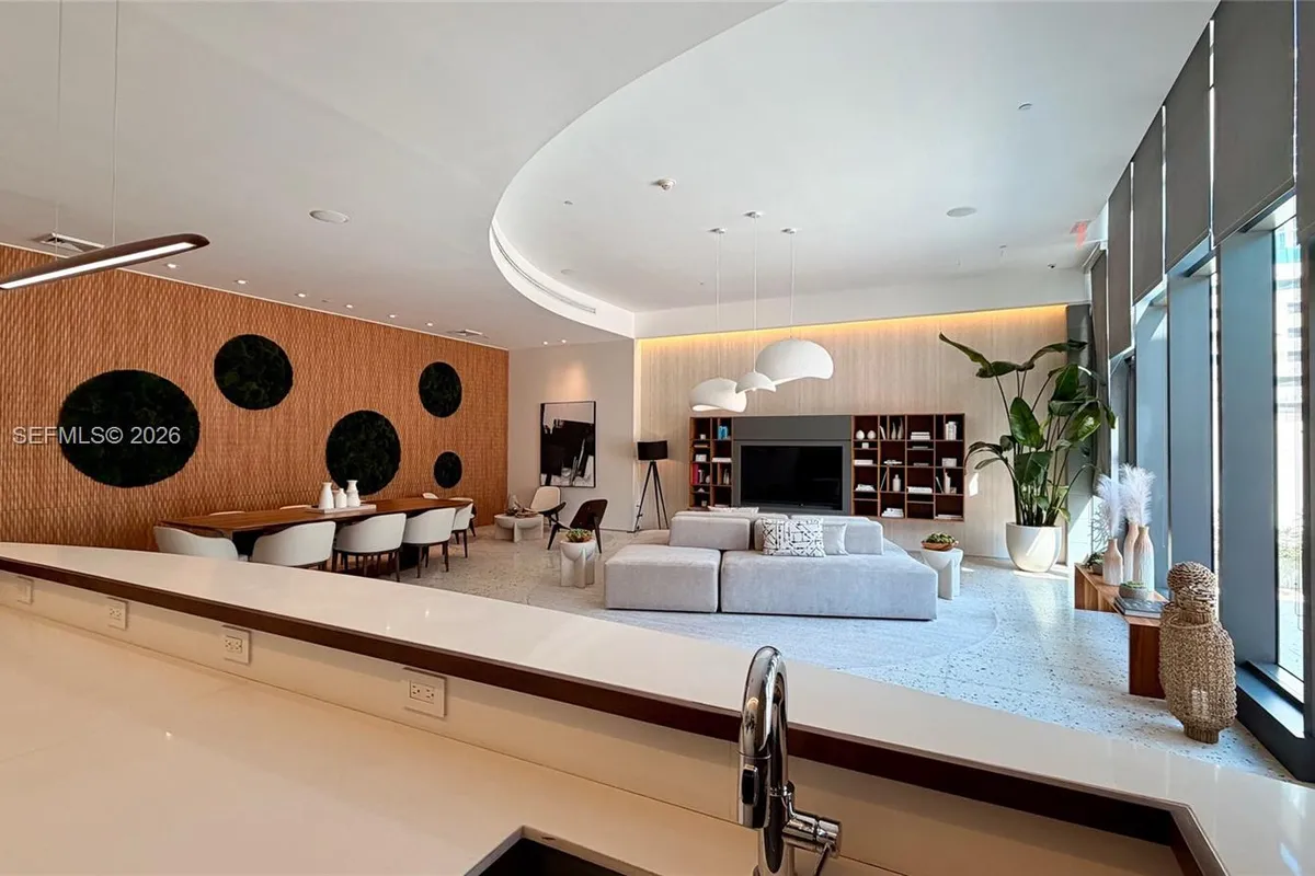 460 NE 28th St # 1901, Miami FL 33137