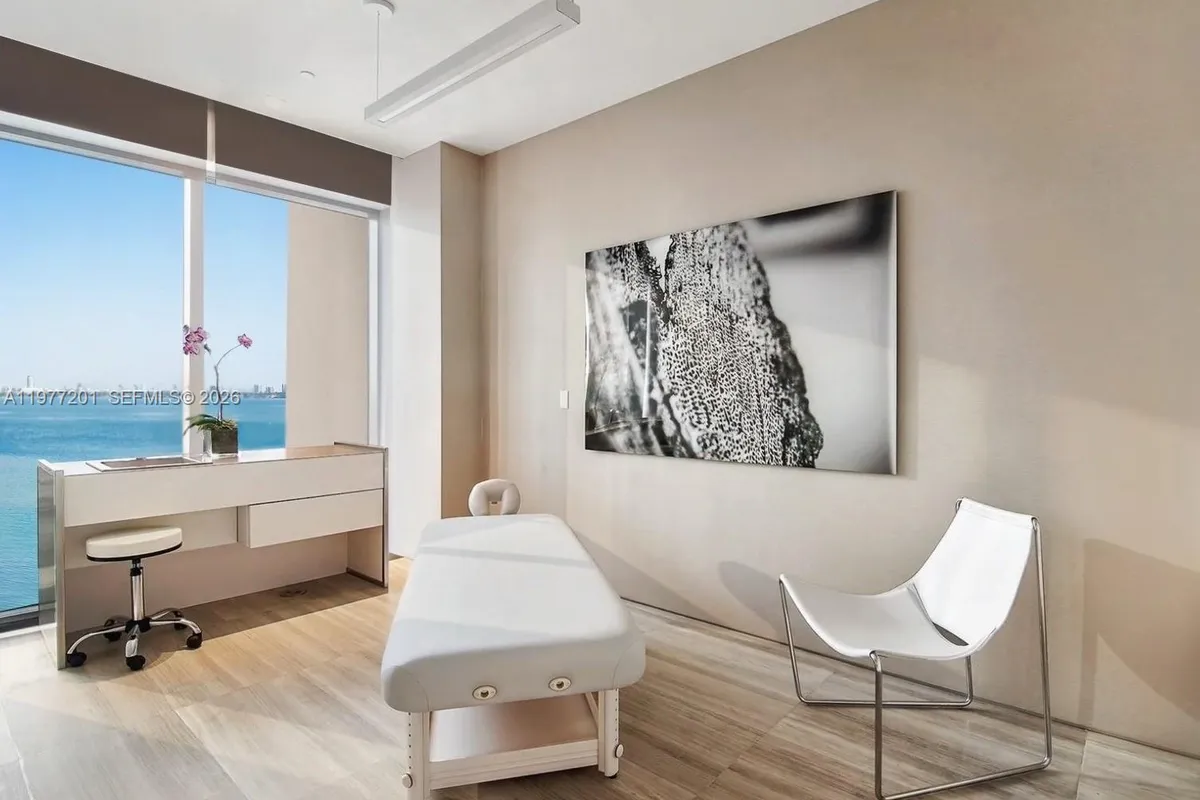 460 NE 28th St # 1901, Miami FL 33137