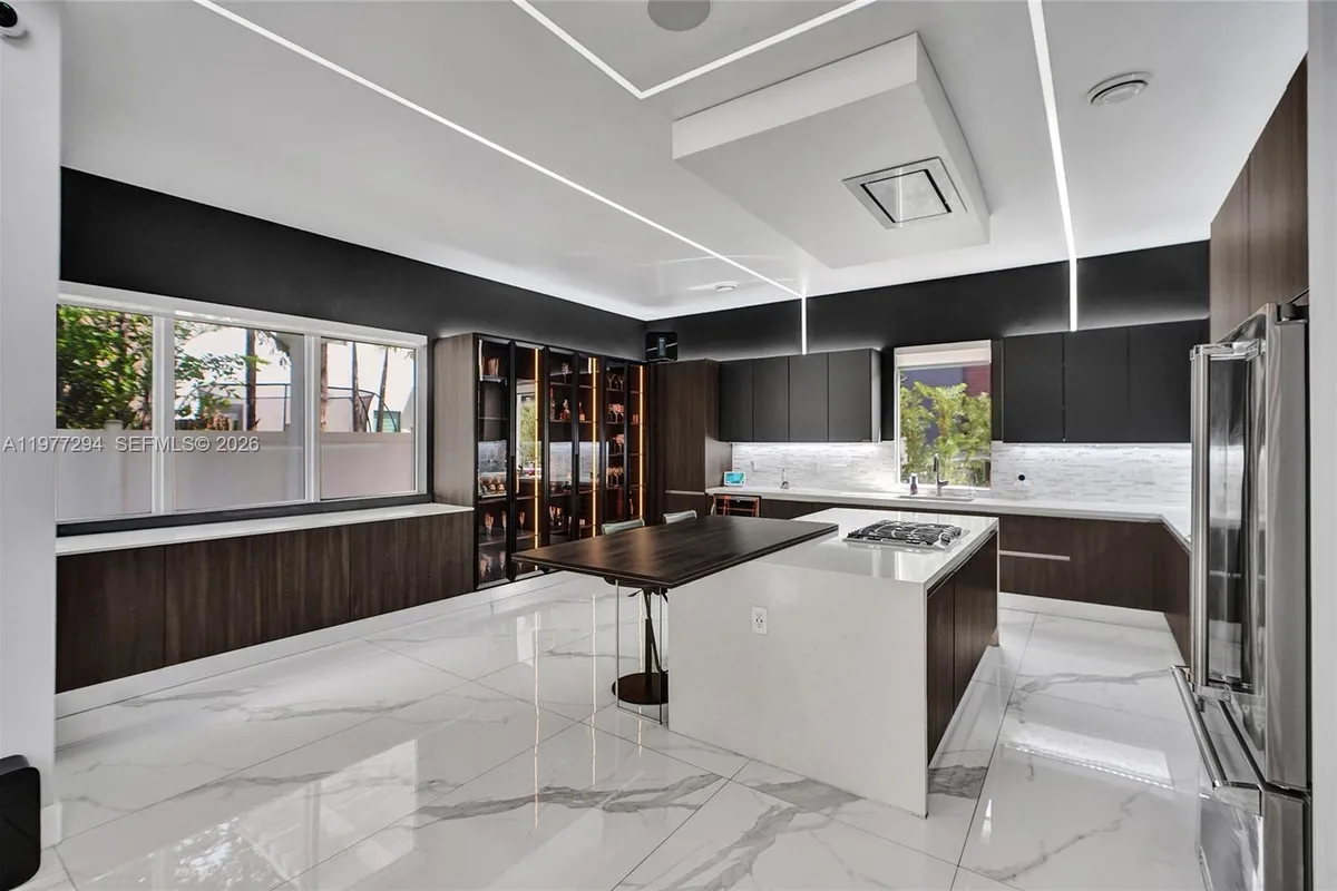 10223 NW 75th Ter, Doral FL 33178