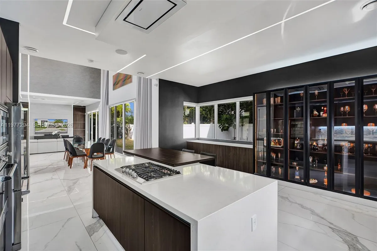 10223 NW 75th Ter, Doral FL 33178