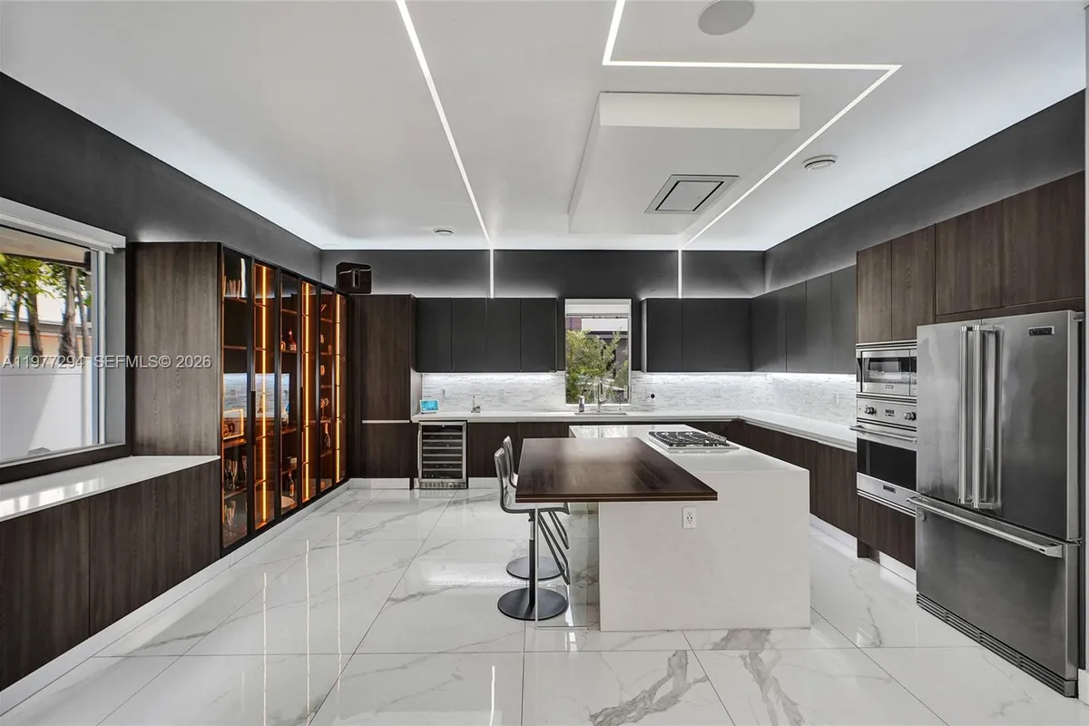 10223 NW 75th Ter, Doral FL 33178