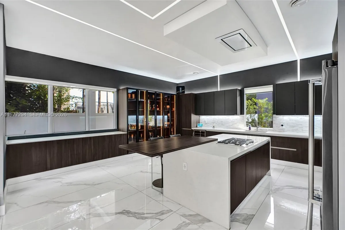 10223 NW 75th Ter, Doral FL 33178