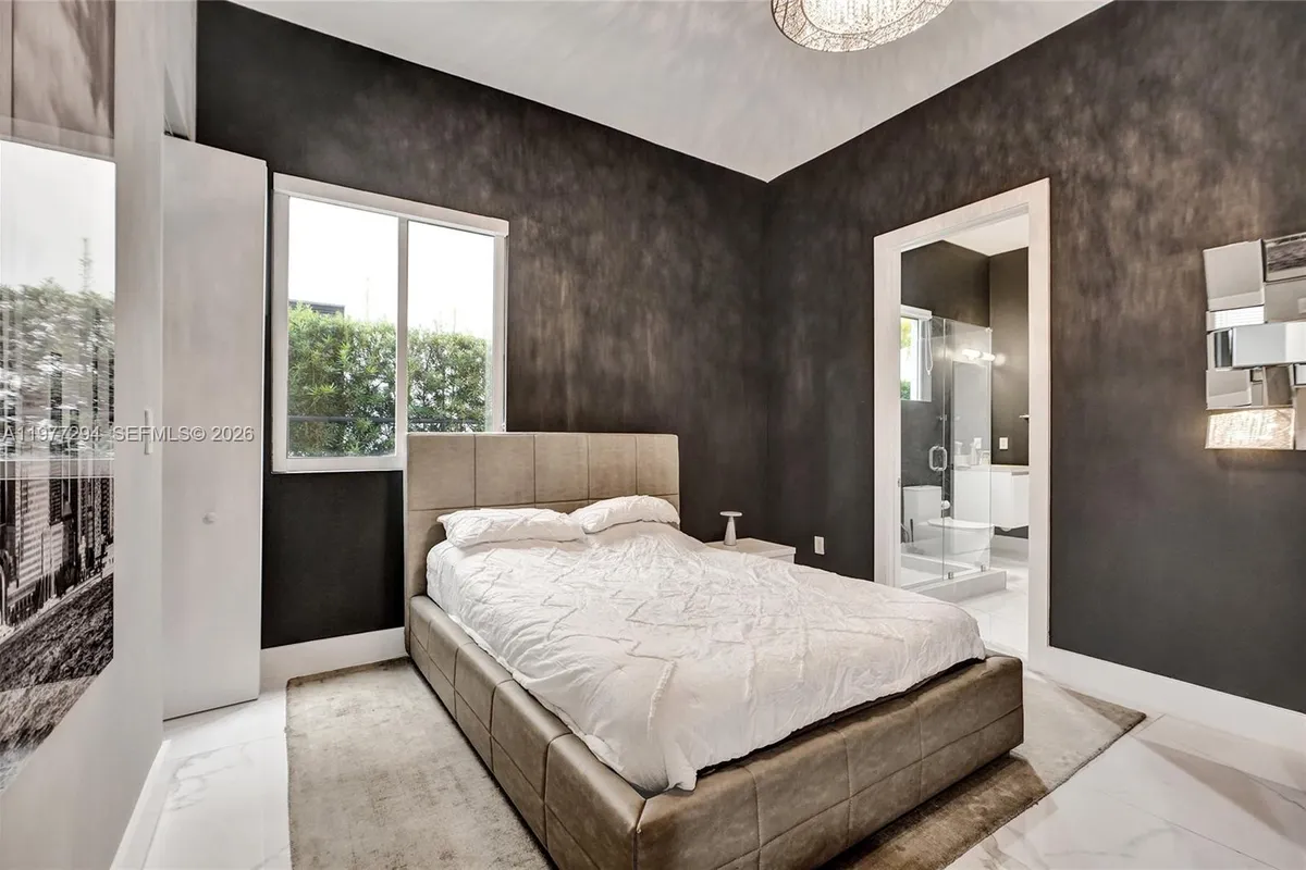 10223 NW 75th Ter, Doral FL 33178