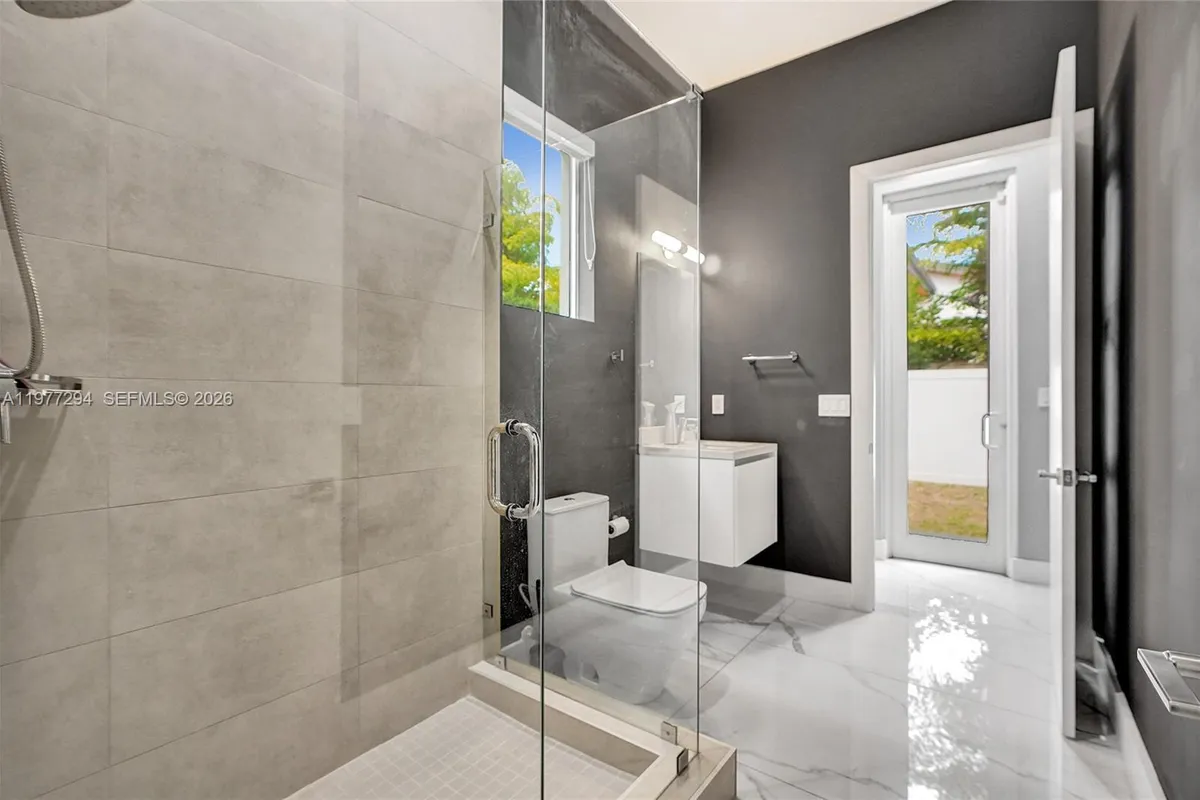 10223 NW 75th Ter, Doral FL 33178