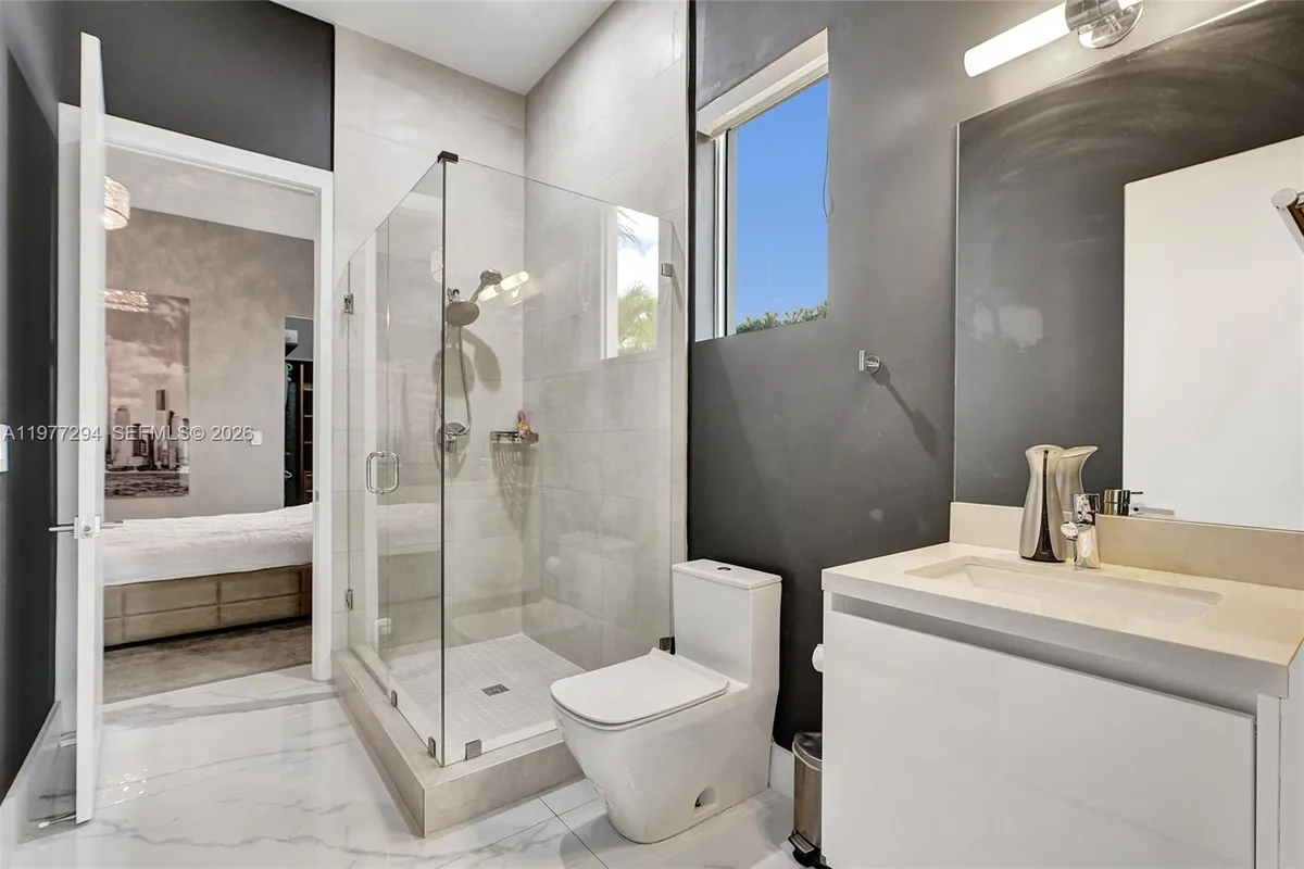 10223 NW 75th Ter, Doral FL 33178