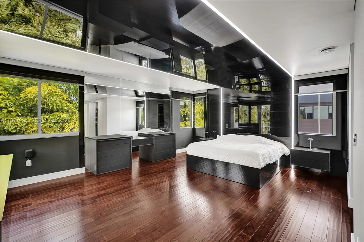 10223 NW 75th Ter, Doral FL 33178