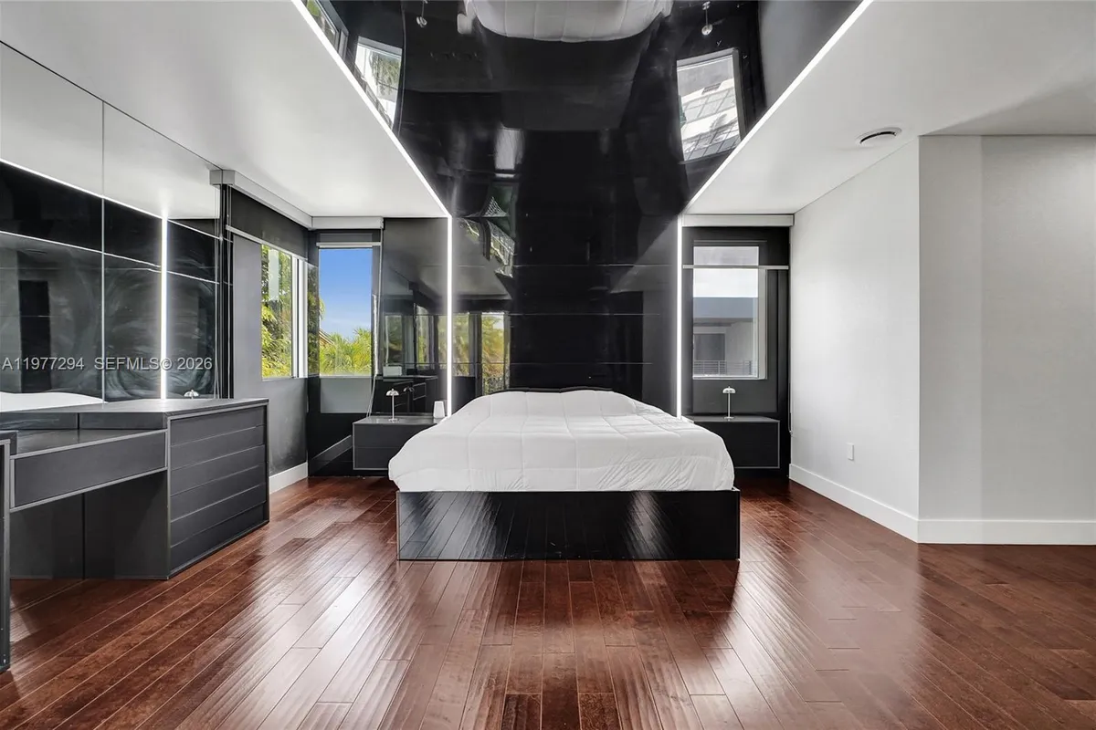 10223 NW 75th Ter, Doral FL 33178