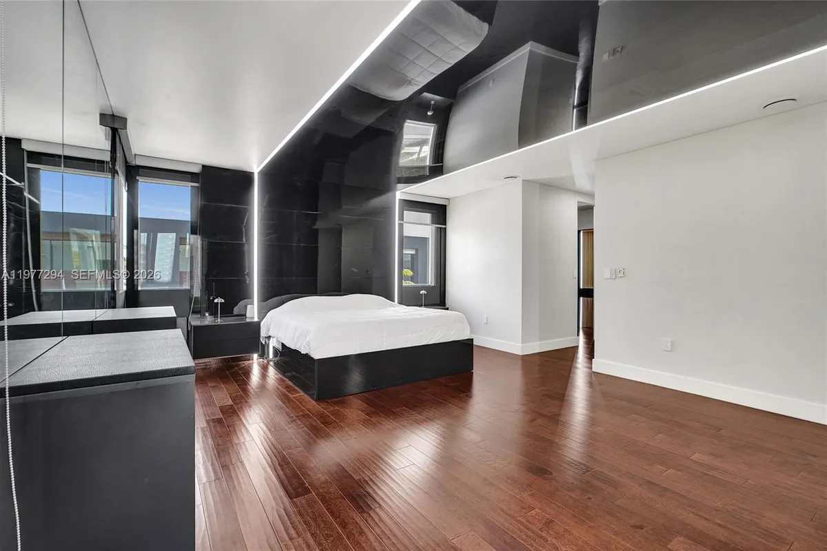 10223 NW 75th Ter, Doral FL 33178