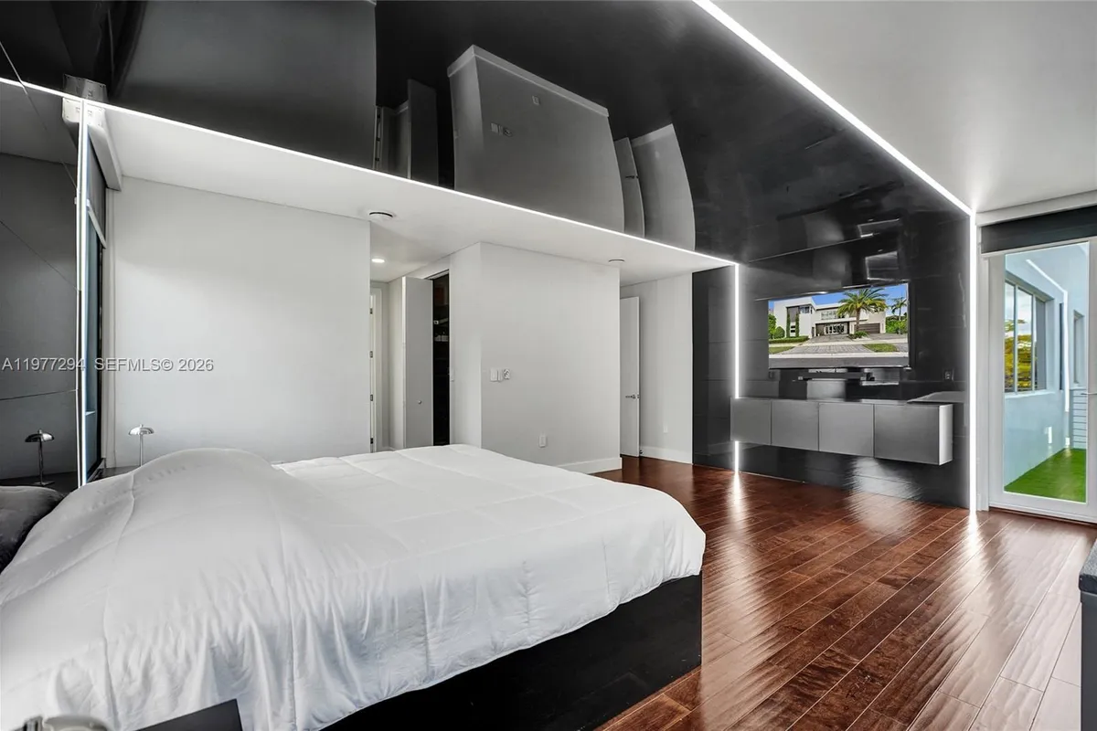 10223 NW 75th Ter, Doral FL 33178