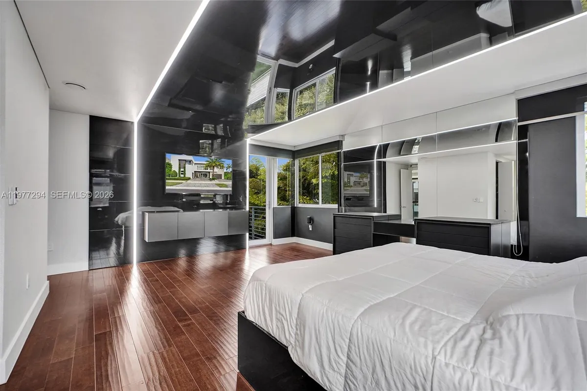 10223 NW 75th Ter, Doral FL 33178