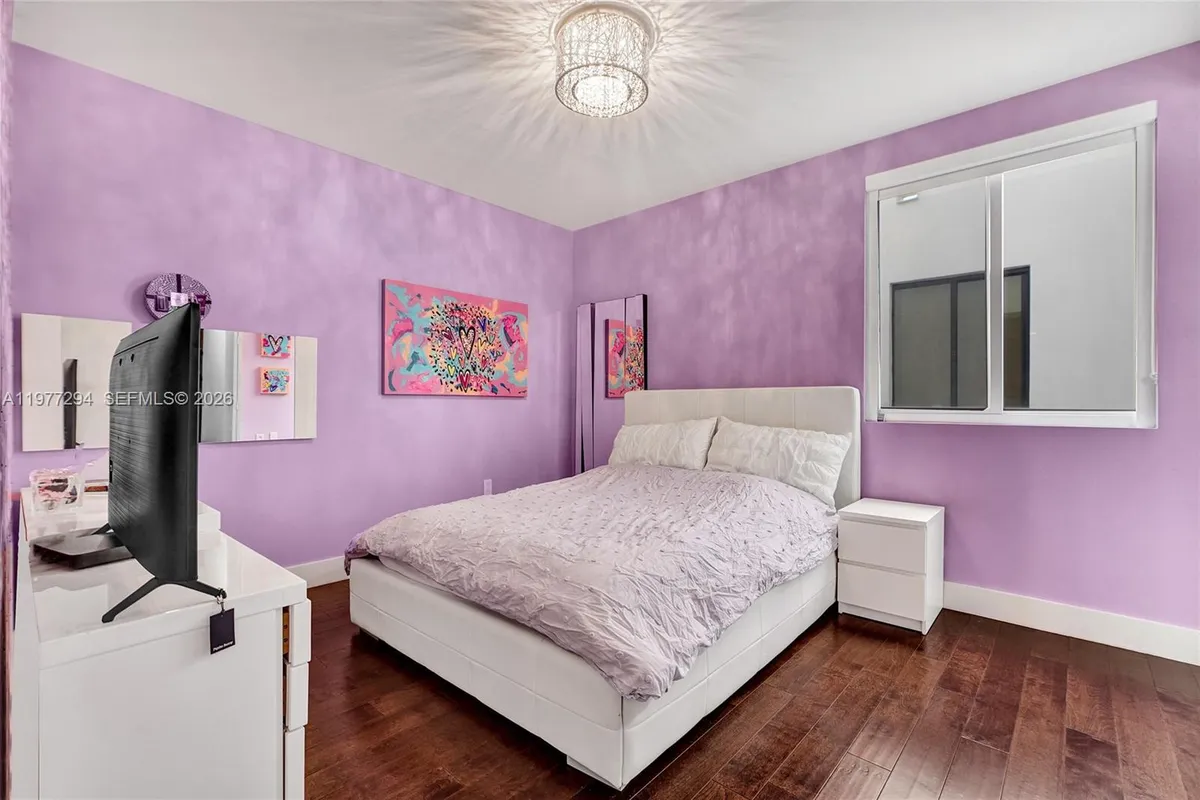 10223 NW 75th Ter, Doral FL 33178