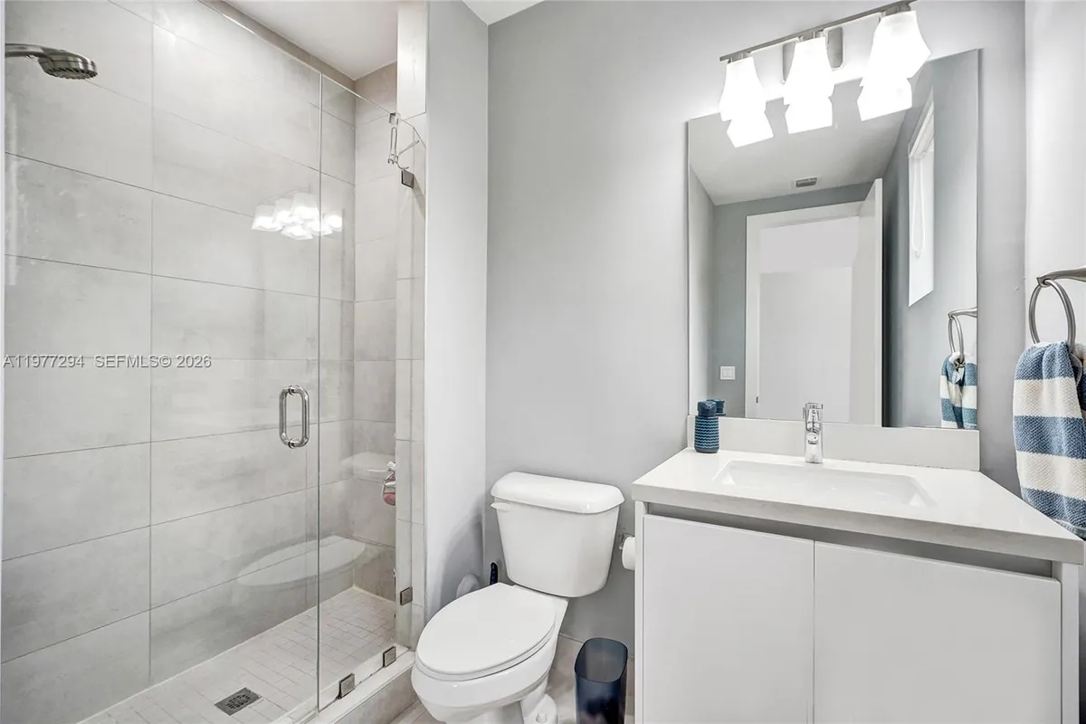 10223 NW 75th Ter, Doral FL 33178