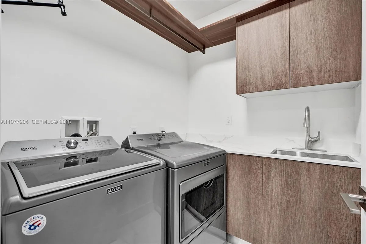 10223 NW 75th Ter, Doral FL 33178