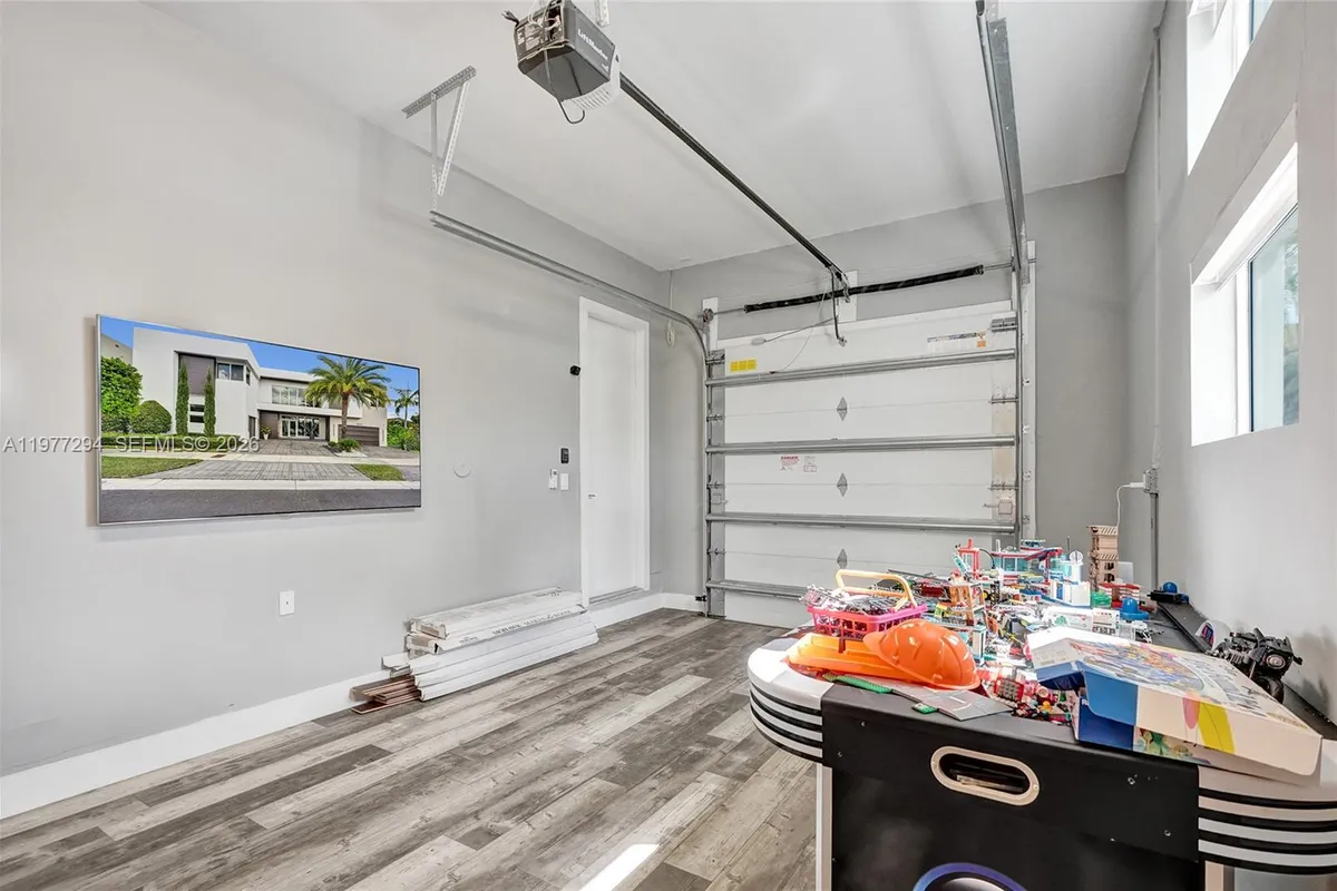 10223 NW 75th Ter, Doral FL 33178