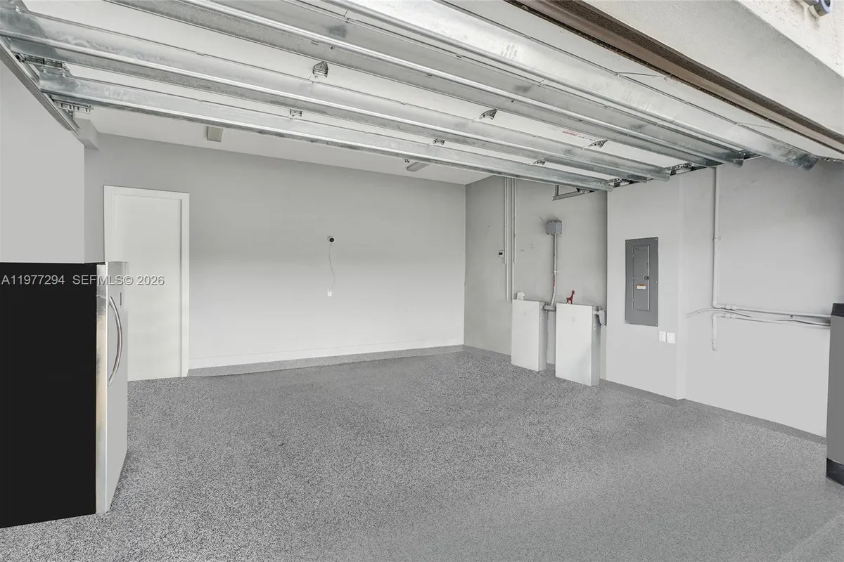 10223 NW 75th Ter, Doral FL 33178