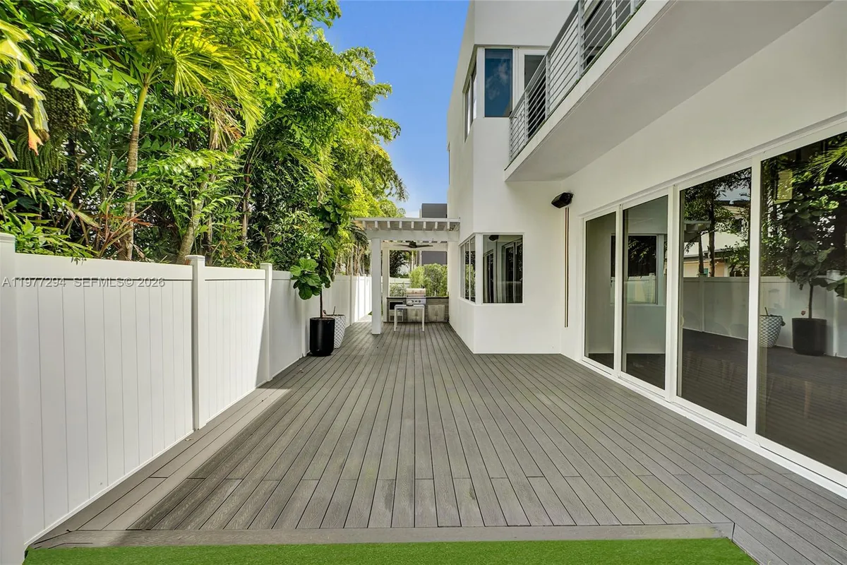 10223 NW 75th Ter, Doral FL 33178