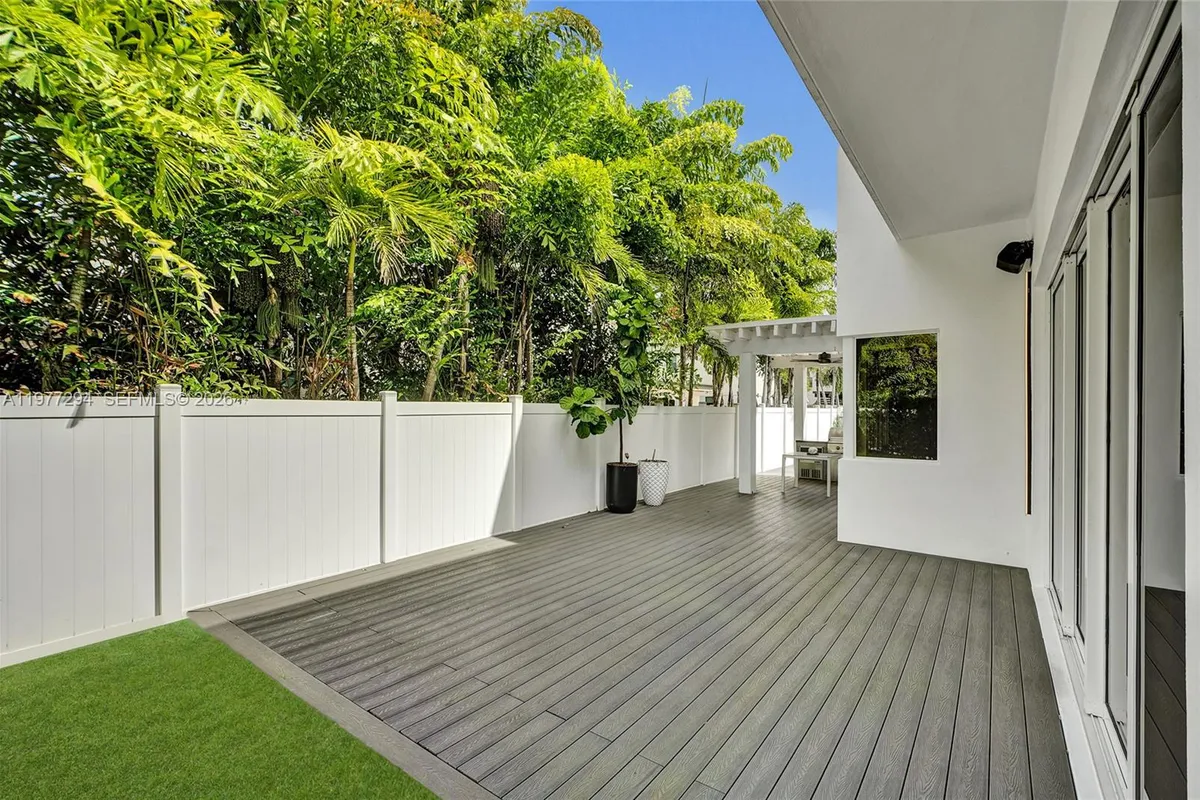 10223 NW 75th Ter, Doral FL 33178