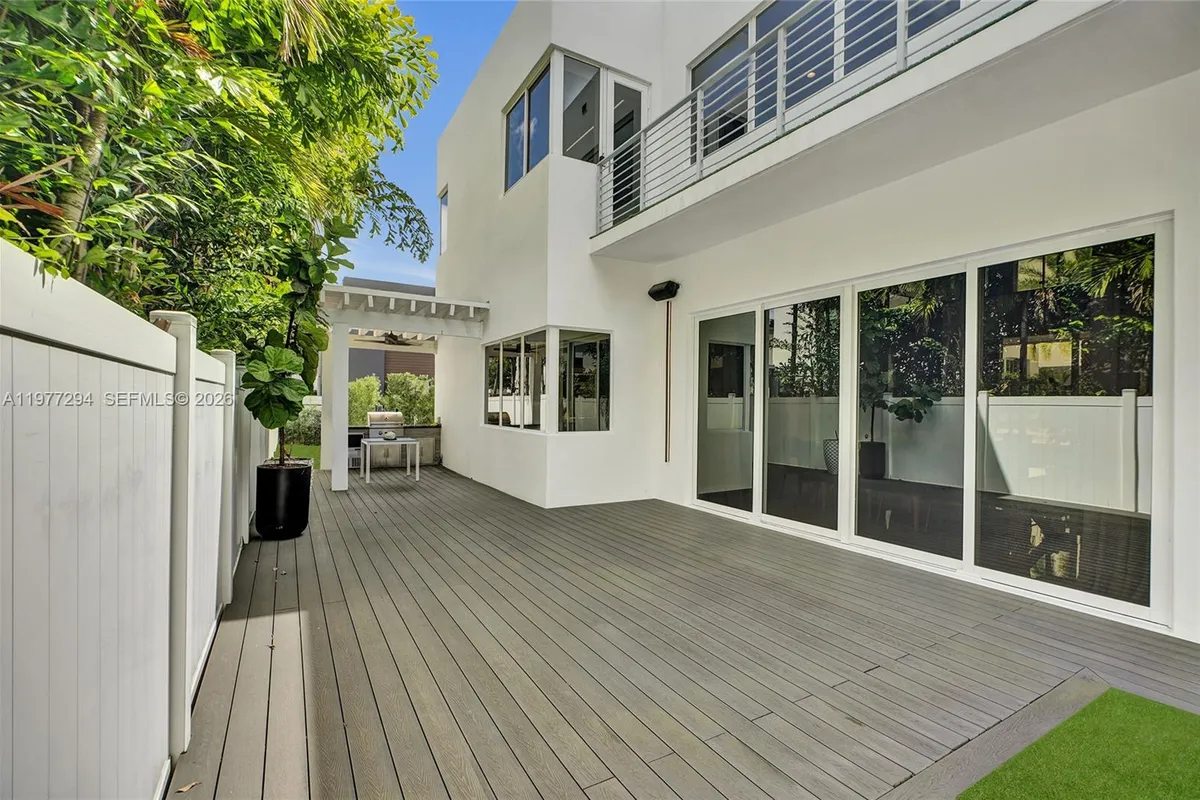 10223 NW 75th Ter, Doral FL 33178