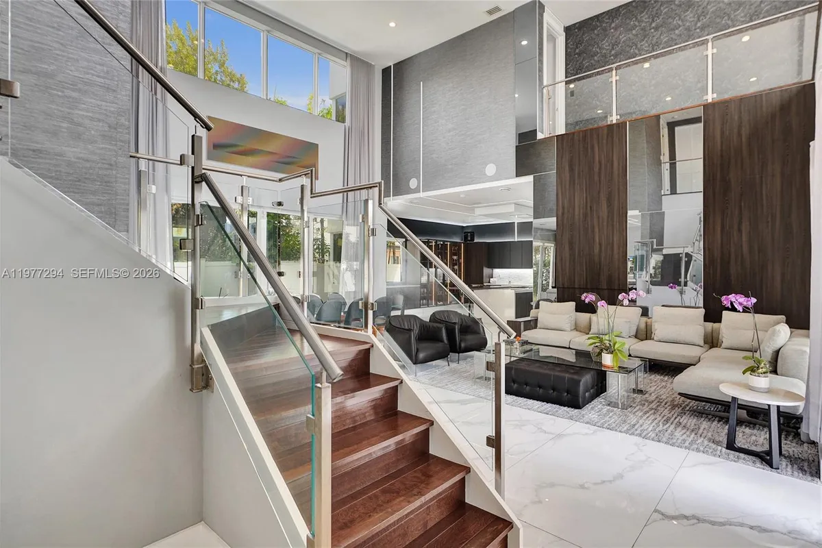 10223 NW 75th Ter, Doral FL 33178