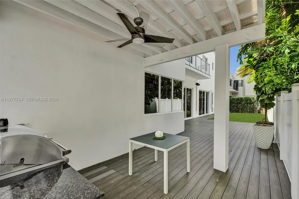 10223 NW 75th Ter, Doral FL 33178