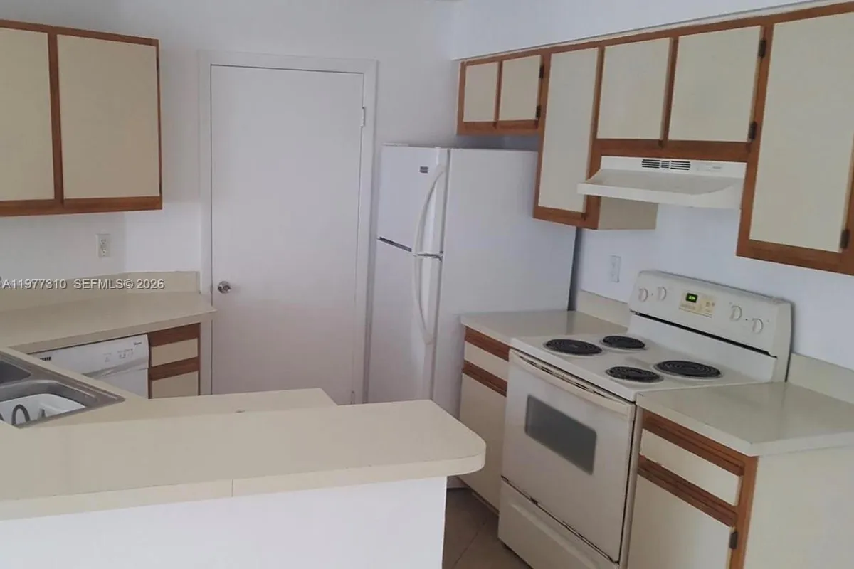 9999 Summerbreeze Dr # 420, Sunrise FL 33322